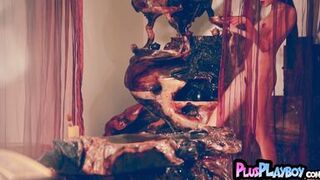 Watch Wu Muxi flaunt her Chinese pussy & strip down for Playboy's hottest MILF action! - 14 image