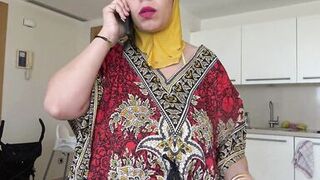 Beurette arabe a la chatte chaude poilue se fait defoncer par son boss britanique