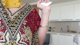 Beurette arabe a la chatte chaude poilue se fait defoncer par son boss britanique