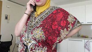 Beurette arabe a la chatte chaude poilue se fait defoncer par son boss britanique